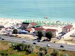 Ca și structură de cazare, stațiunea eforie nord nu oferă multe hoteluri, astfel încât o mare parte dintre locurile de cazare disponibile în stațiunea eforie nord sunt oferite de vile și pensiuni. Villa Plaja Azur Romania Eforie Nord Booking Com