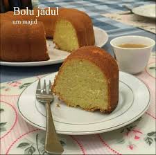 Kue bolu memiliki tekstur yang lembut dan enak sehingga membuat kita ketagihan. Resep Cara Membuat Kue Bolu Jadul Yang Enak Dan Simpel Ala Bunda Siti Aminah Aminah Majid