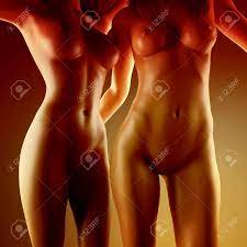 Dos Hermosas Mujeres Lesbianas Desnudas En Juego Los Juegos Previos Erótica  En Estudio Oscuro Fotos, retratos, imágenes y fotografía de archivo libres  de derecho. Image 46703601