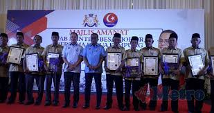 Tuan hj mohamad aris bin said Enam Insentif Khas Ketua Kampung Di Johor