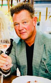 Toost aan Tafel bij Robert van Pitch PR: 'Hoe beter de wijn, hoe minder  creativiteit nodig is'