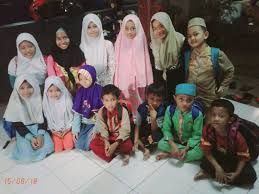 Beberapa ada yang mimpi membaca alquran dengan suara merdu tapi tidak lancar, ada yang bacaanya terbata bata. Belajar Dari Ismawati Dan Impian Seorang Guru Ngaji