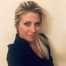 3 cuốn thơ của tôi ở đây có tựa đề "VỊ VỊ VŨ TRỤ" 💫❤️