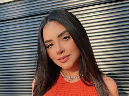 Os vídeos mais sensuais de Tainá Costa rebolando o bumbum