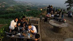Tempat wisata di bandung akan kami sajikan lengkap kepada anda pada kesempatan kali ini. Kawasan Wisata Di Kota Bandung Siap Dibuka Kembali Bisnis Tempo Co