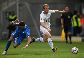 Sinsheim Germany April 28 Florian Grillitsch Of Hoffenheim Is Challenged By Maximilian Arnold Of Wolfsburg During The Bundesliga M Desporto Fotografias Can