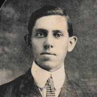 Lena Weeks's Instagram, Twitter & Facebook