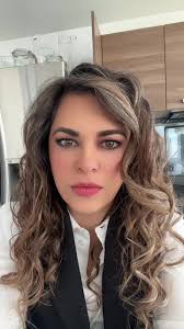 Ana Alanis y el Reto de la Canción Ceja