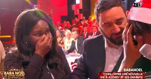 Cyril Hanouna Et Ses Chroniqueurs En Larmes L Incroyable Cadeau A Une Famille Purepeople