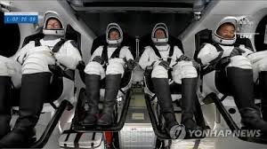 엘론머스크 회사 스페이스x, 제프베조스 회사 블루 오리진, 두 경쟁자는 왜 사이가 썩 좋아보이지 않을까요? Qcy7hebhszzb M