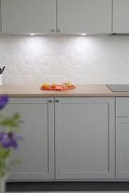 deco plan de travail cuisine credence faience forme geometrique moderne credence cuisine carrelage credence cuisine credence cuisine blanche