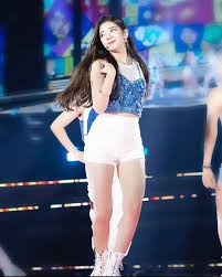 From blackpink's jennie to itzy's lia: From Blackpink S Jennie To Itzy S Lia Take Cues From These K Pop Sexy Divas To Style Your Party Look Iwmbuzz