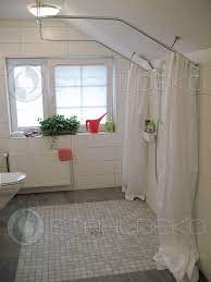 In meiner zukünftigen wohnung steht die badewanne so blöd, dass ich schienen mit den abstanhältern an der decke befestigt, duschvorhang ran, ist stabil und diskret, besser hätte es nicht werden können Duschvorhangstange U Form Barrierefrei Fur Badewannen Oder Dusche Edelstahl Oder Weiss Innenlauf System Shop