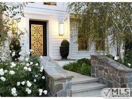 Kourtney Kardashian Scott Disick S Home For Sale 25435 Prado De Las Peras Calabasas Ca Trulia Kourtney Kardashian House Calabasas Homes Kardashian Home