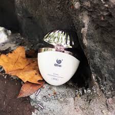 怕晒黑 用蜗蜗防晒乳 蜗蜗网红联盟 张瑞推荐 紫外线一年四季都存在防阳光防紫外线可是大事强烈推荐用 蜗蜗防晒乳 控油防护 轻薄水润易推开 sunscreen lotion lotion sunscreen