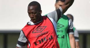Así lo confirmó el club a través de sus redes sociales, luego de que el jugador dijera presente en el predio de ezeiza, donde firmó su contrato. Luis Advincula The Peruvian Did Not Travel To Marbella With Rayo Vallecano To Continue The Preseason Boca Juniors Transfers 2021 Nczd Football International