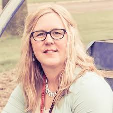 Lori Knauf's Instagram, Twitter & Facebook