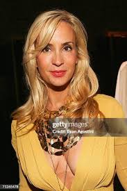 25 Photos & High Res Pictures