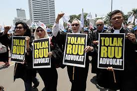 Darurat Standar Profesi Advokat