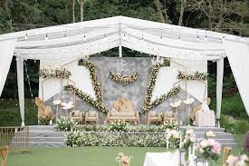 Pernikahan outdoor di yogyarta menimbulkan kesan berbeda baik bagi pengantin sekeluarga maupun kepada tamu. Weddingmarket Konsep Pernikahan Outdoor Memang Sedang Digandrungi Banyak Calon Pengantin Terlebih Di Masa Pandemi Seperti Saat Ini Bagi Kamu Dan Pasangan Yang Juga Tertarik Dekorasi Minimalis Rustic Darii Eliordesign Ini Bisa