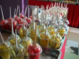 Buah stroberi merupakan buah yang paling diminati para pecinta tanaman karena mudah dalam proses penanaman dan dapat berbuah dalam waktu yang buah stroberi dapat tumbuh meskipun dalam pot yang kecil, karena tanaman ini tidak memerlukan tempat yang besar untuk cepat berbuah. Buah Potong Dalam Plastik