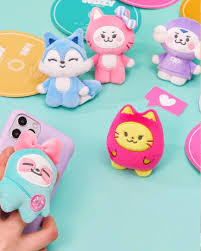 They debuted on february 12, 2019 with the digital single album 'it'z different'. Line Friends Wdzy Itzy Official Merch Hobbies Toys Memorabilia Collectibles K Wave On Carousell