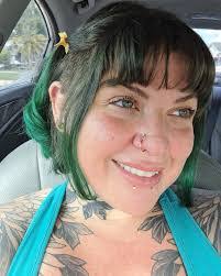 Nikki Olsen's Instagram, Twitter & Facebook