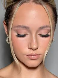 Soft Liner Look✨, Von der ersten Locke bis zum finalen Klick 📸✨, Für  diesen Look durfte ich nicht nur das Hair & Make-up gestalten, sondern auch  das Foto selbst aufnehmen. 🤍, Es ist etwas ganz ...