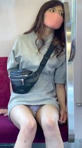 精品推薦島國網站『Pcolle』賣家高價售賣盜撮女大學生少婦電車當眾露出裙底性感街拍-ピーナッツ(2)