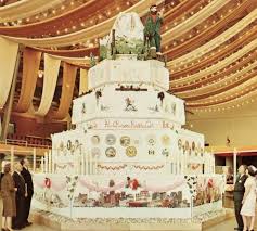 Die Grosste Hochzeitstorte Jpg 668 600 Grosser Geburtstagskuchen Grosse Kuchen Kuchen Ideen