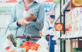 Sapere leggere correttamente le etichette degli alimenti ci permette di conoscere le reali caratteristiche del prodotto, valutando così anche la qualità in rapporto al costo, seguendo un'alimentazione più sana e consapevole. Come Leggere Le Etichette Alimentari Non Sprecare