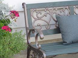 Old Bench Made New Bronze Hammered Spray Paint Colored Stain Over The Faded Wood Easy Painted Benches Old Benches Bronze Spray Paint