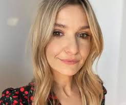 Joanna Koroniewska w mocnych słowach ucina plotki dotyczące jej ojca.  „Ojciec to stan emocji a nie wspólny kod DNA”