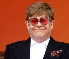 At the age of 11, he won a scholarship to the royal academy of music. Elton John Bunte Fassungen Und Glaser Fur Mehr Spass