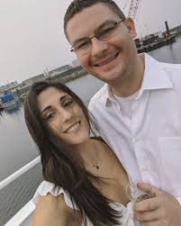 Daphne Gates's Instagram, Twitter & Facebook