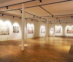 Galerie de artă bucuresti vaze galle, carafe de vin, abajur de sticla, pahare de vin ,cadouri personalizate, sticla si metal. Top 20 De Galerii De ArtÄƒ BucureÈ™tene Pe Care Trebuie SÄƒ Le Descoperi Ana Maria Onisei