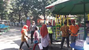Berkunjung ke taman hiburan ini atau ke zona rekreasi lainnya, untuk tiket masuknya bisa membeli per zona rekreasi. Akhir Pekan Polres Karanganyar Amankan Agrowisata Sondokoro Tribrata News Jawa Tengah