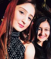 Dhvani Bhanushali Height Age Boyfriend Family Biography More Starsunfolded Dhvani bhanushali is known for her work on satyameva jayate (2018), dhvani bhanushali & nikhil d'souza: dhvani bhanushali height age
