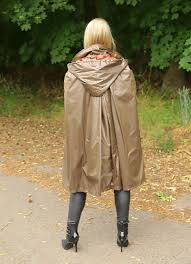 Pin Von Carrera Serrano Auf Kleppermantel In 2020 Regen Mode Regenbekleidung Nylons