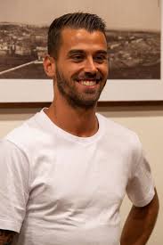 Leonardo è un terzino sinistro, all'occorrenza impiegabile anche sulla fascia destra. As Roma English On Twitter Leonardo Spinazzola Begins His Medical This Morning At Villa Stuart Asroma