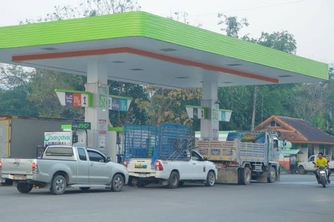 ลำพูน'ยังอ่วม! น้ำมันขึ้น 6 บาท 'ดีเซล' หมดเหมือนเดิม ชาวบ้านระทม  วอนรัฐแก้ปัญหาให้ตรงจุด | เดลินิวส์