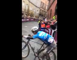 Strade bianche is live on eurosport, watch live and. Watch Wout Van Aert S Epic Cramp In Finale Of Strade Bianche Canadian Cycling Magazine
