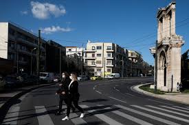 Υπενθυμίζεται ότι από σήμερα έχει τεθεί σε ισχύ η απαγόρευση κυκλοφορίας σε όλη την ελληνική επικράτεια, στο πλαίσιο των έκτακτων κυβερνητικών μέτρων για την προστασία της δημόσιας υγείας. Lockdown Neo Wrario Sthn Apagoreysh Kykloforias To S K Ti Alla3e Sta Sms 2 4 6 Lifo