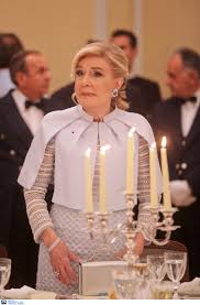 Βαρδινογιάννη είναι κοινωφελές ίδρυμα, ανθρωπιστικού και κοινωνικού χαρακτήρα, που υπάγεται στο ιδιωτικό δίκαιο. H Emfanish Ths Mariannas Bardinogiannh Sto Proedriko Megaro 8ymize Kati Apo Komh Drakoyla Makeleio Gr