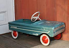 Jet Sweep 1960 S Metal Pedal Car This Looks Like The One My Brother And I Used To Have Pedal Cars Toy Car Vintage Toys