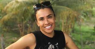 Jun 08, 2021 · em seu instagram pessoal, a jogadora maurine, aos 35 anos, anunciou que está se aposentando do futebol. Jogadora Marta Engata Namoro Com Colega De Time E Brasileiros Comemoram Mais Um Gol