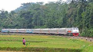 Gambar kereta api anak sd.berbagai macam gambar mewarnai untuk anak anak paud tk dan sd bisa anda temukan disini dengan berbagai macam aneka gambar mewarnai yang sangat di sukai oleh anak anak seperti gambar tokoh kartun masha and the bear dora doraemon dan nobita hello kitty barbie boboi boy frozen dan gambar lainnya seperti gambar mobil kereta api alfabet gambar kupu kupu mewarnai rumah. Masinis Dan Edukasi Untuk Anak Anak Di Lintasan Kereta Api