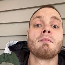 Who fights around here? Looking for possible gym/sparring partners. Trying  to get into mma