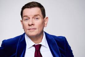 Al Pitcher om svenskarna: ”Gillar att se sig genom humor”