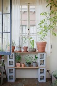 Arredare Casa Con I Blocchi Di Cemento 20 Idee A Cui Ispirarsi Cinder Block Furniture Cinder Block Garden Plant Shelves
